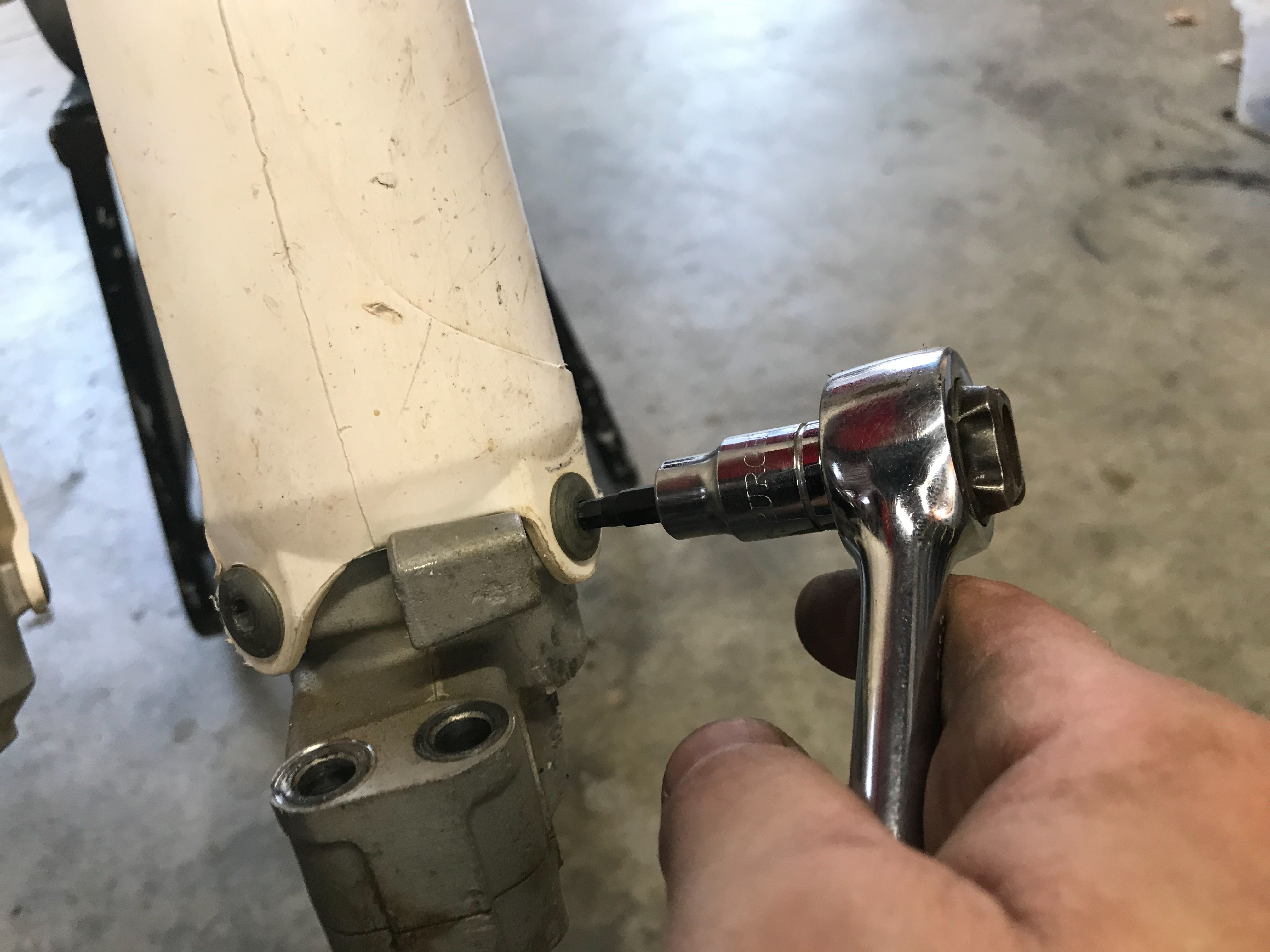 step-by-step-guide-to-replacing-fork-seals-in-your-dirt-bike
